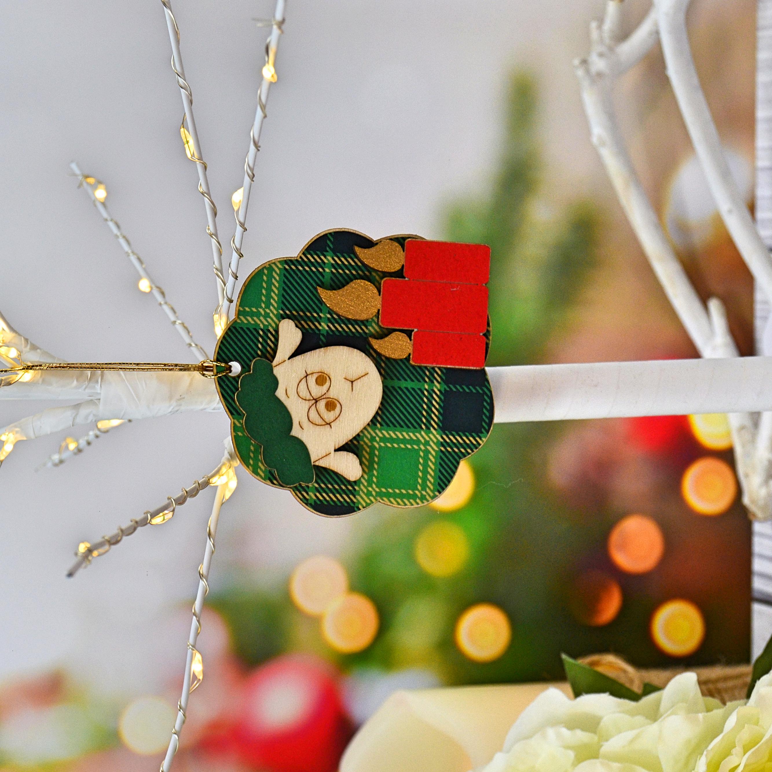 Weihnachtsanhänger aus Holz, Fiona, Merry Sheep mit Kerzen