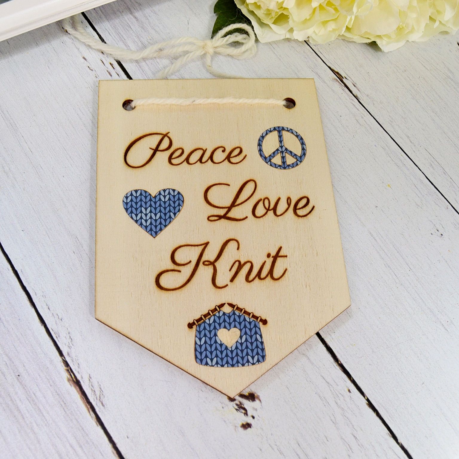 Holzwimpel "Peace Love Knit"