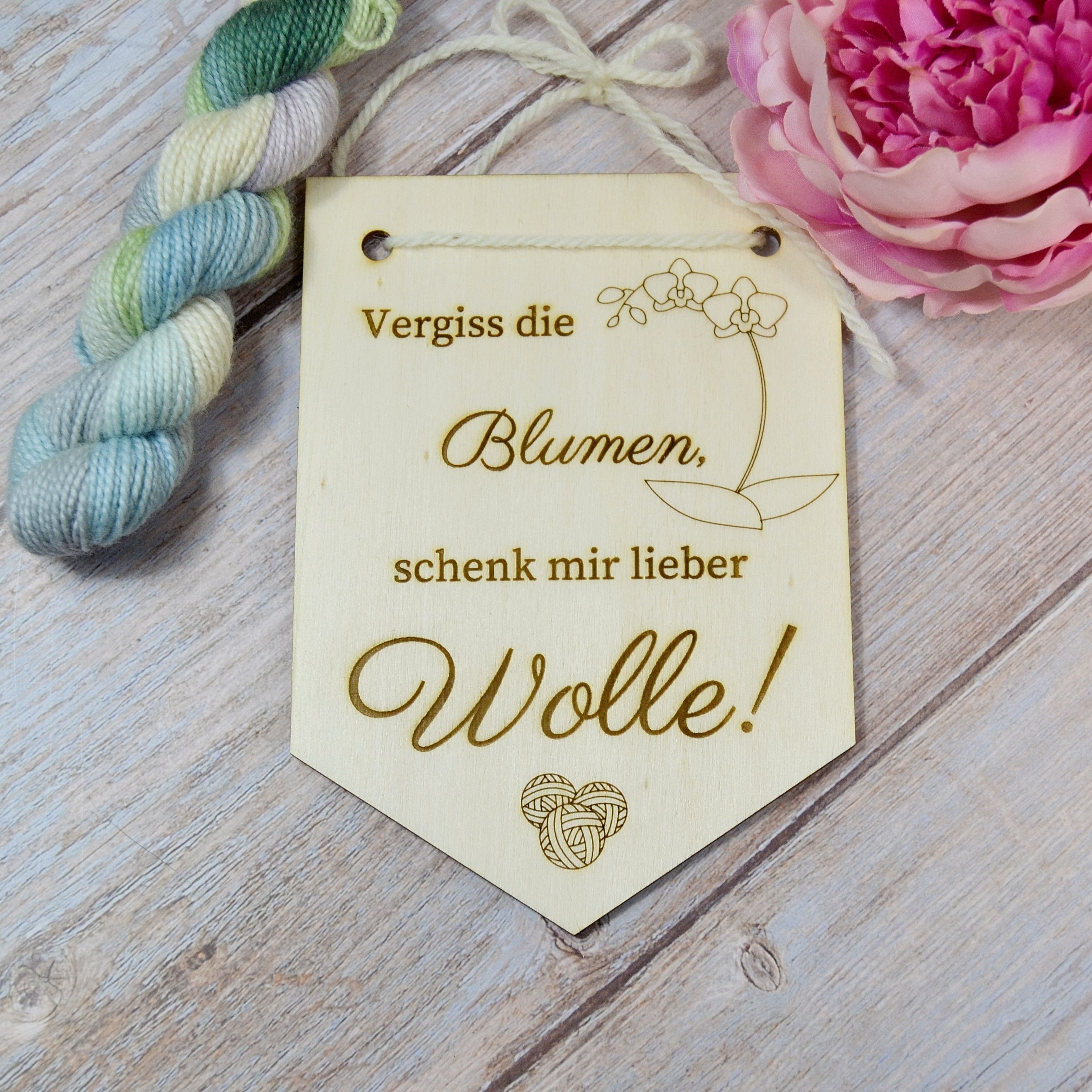 Holzwimpel "Vergiss die Blumen, schenk mir lieber Wolle!"