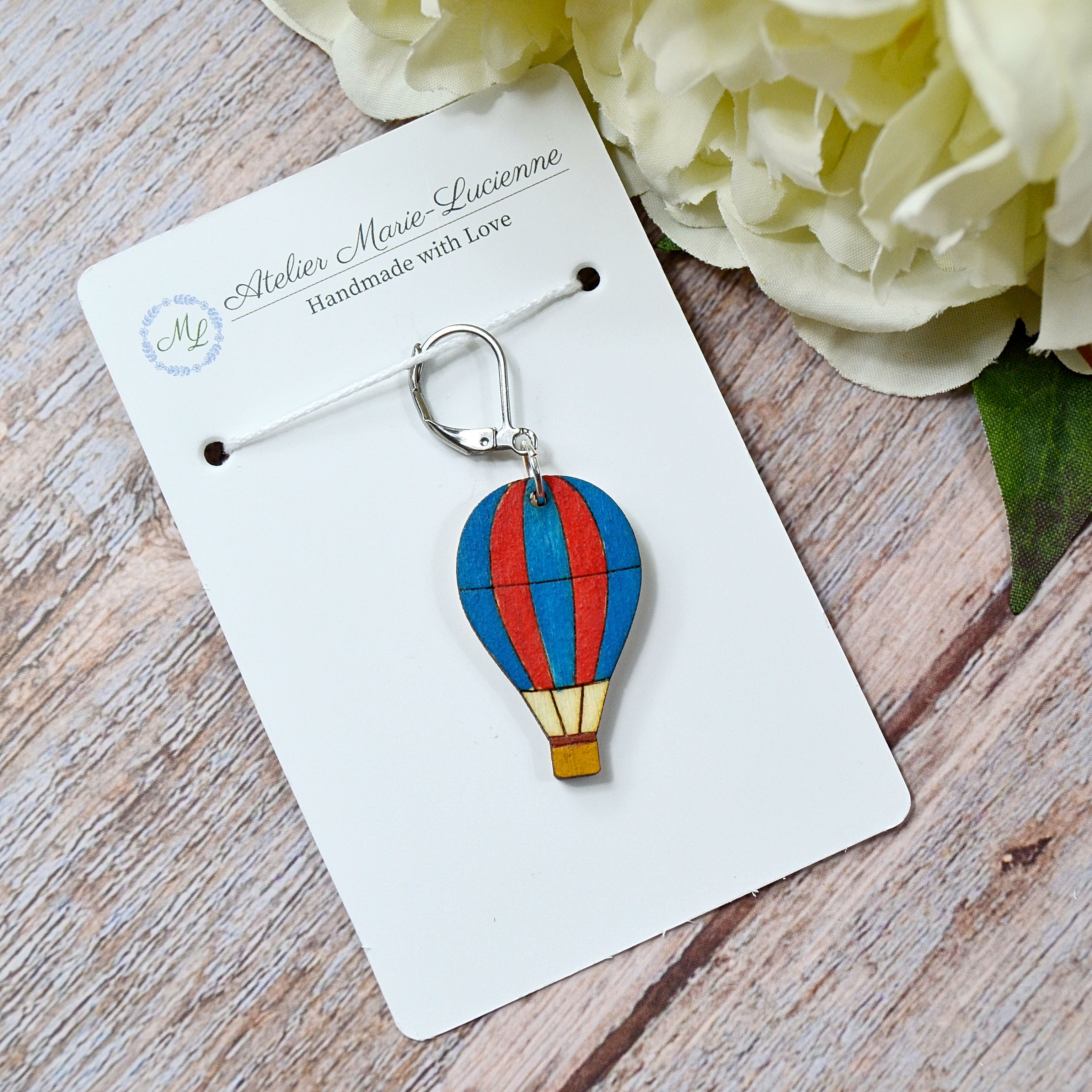 hot air balloon wooden stitch marker blue-red