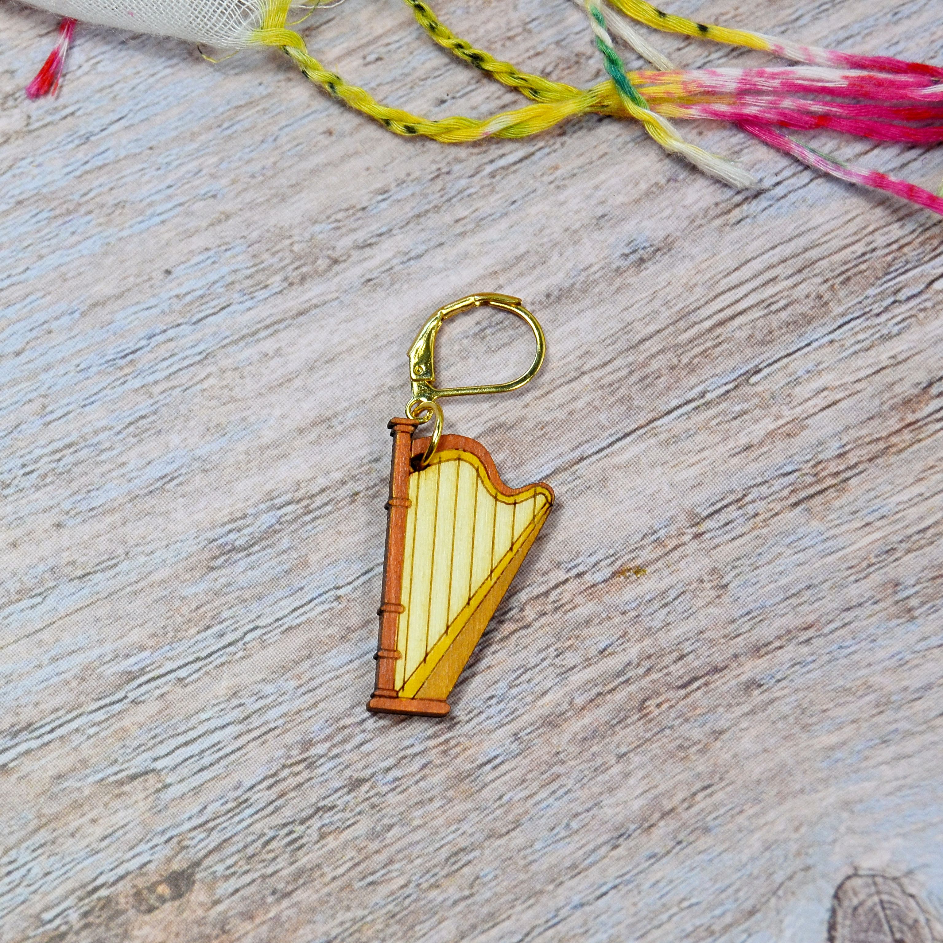 Holzmaschenmarkierer Harfe mit Brisur oval goldfarben