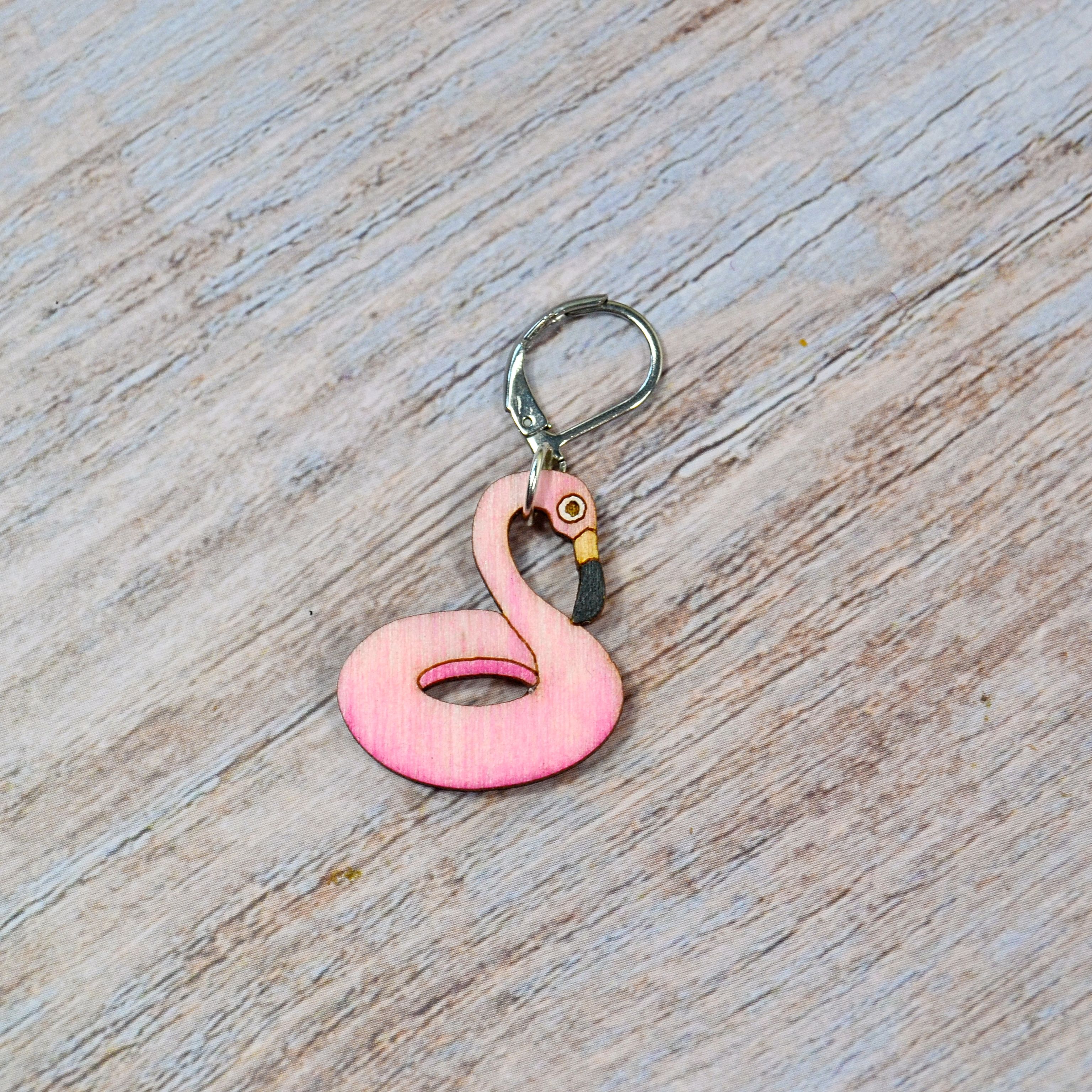 Flamingo Schwimmreifen als Holzmaschenmarkierer in Aquarellfarben