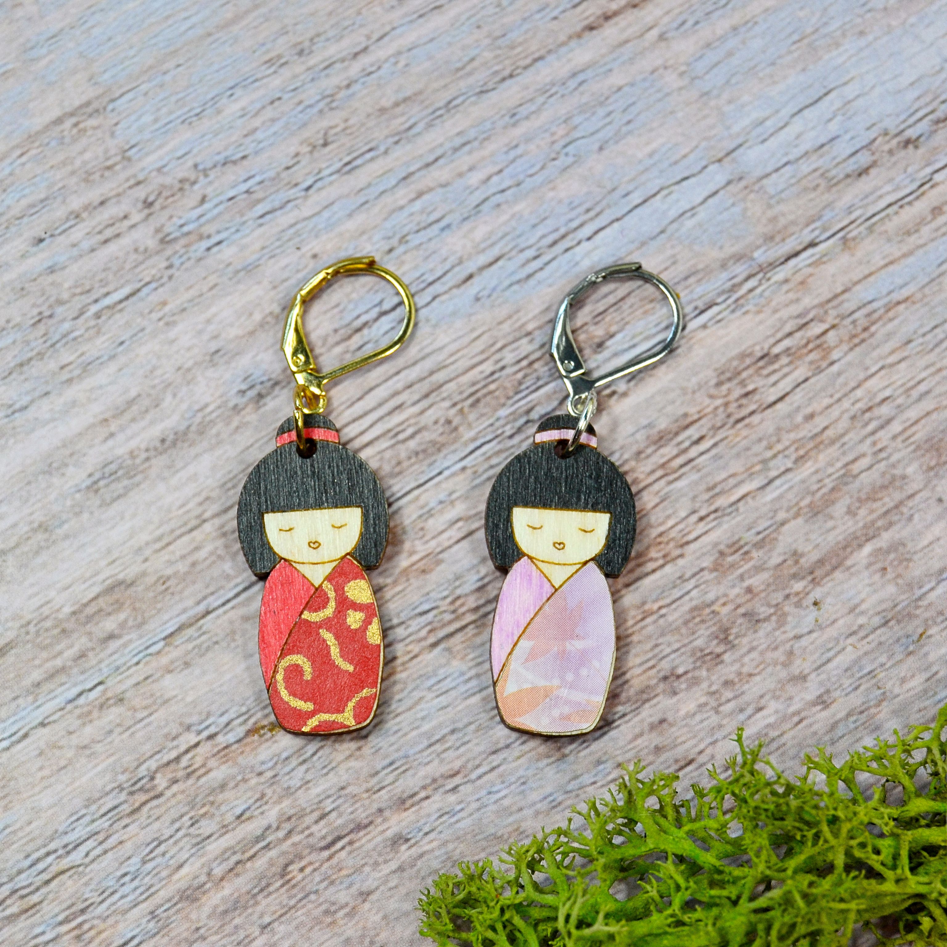 2 Kokeshi Püppchen Holzmaschenmarkierer in rot und lila