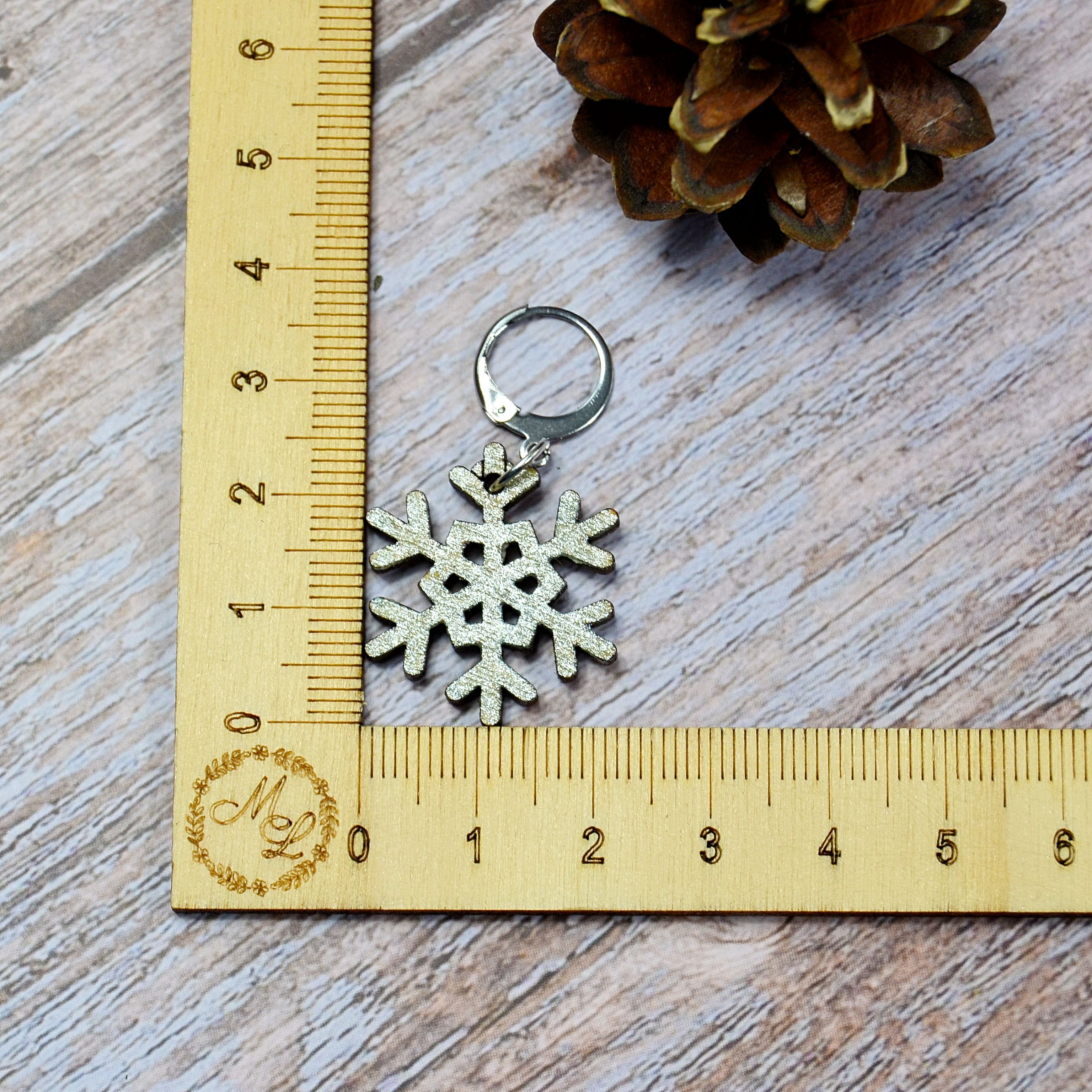 Holzmaschenmarkierer Eiskristall an Lineal