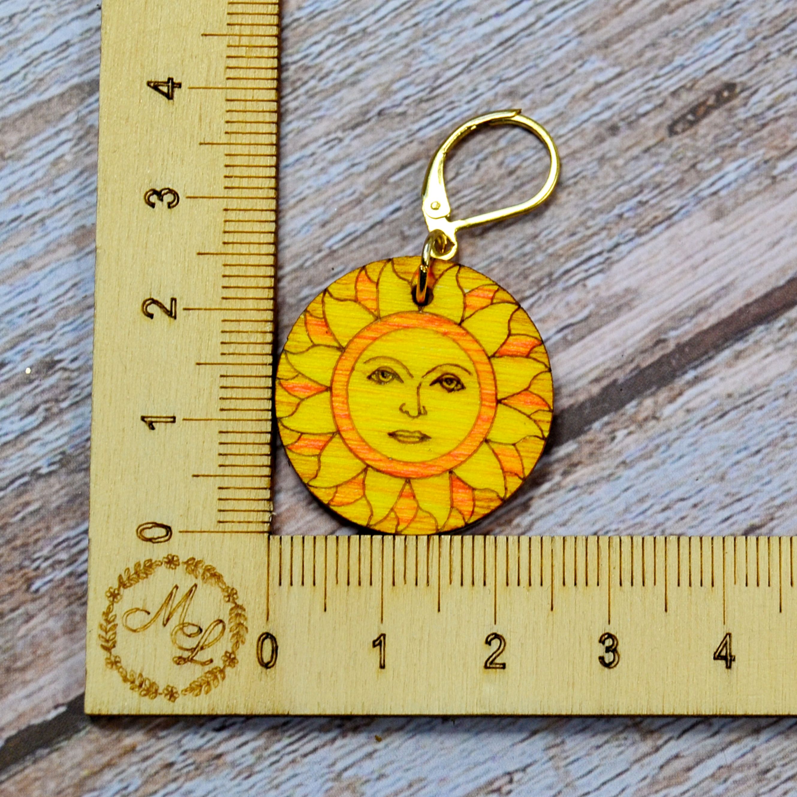 Holzmaschenmarkierer Sonne an Lineal