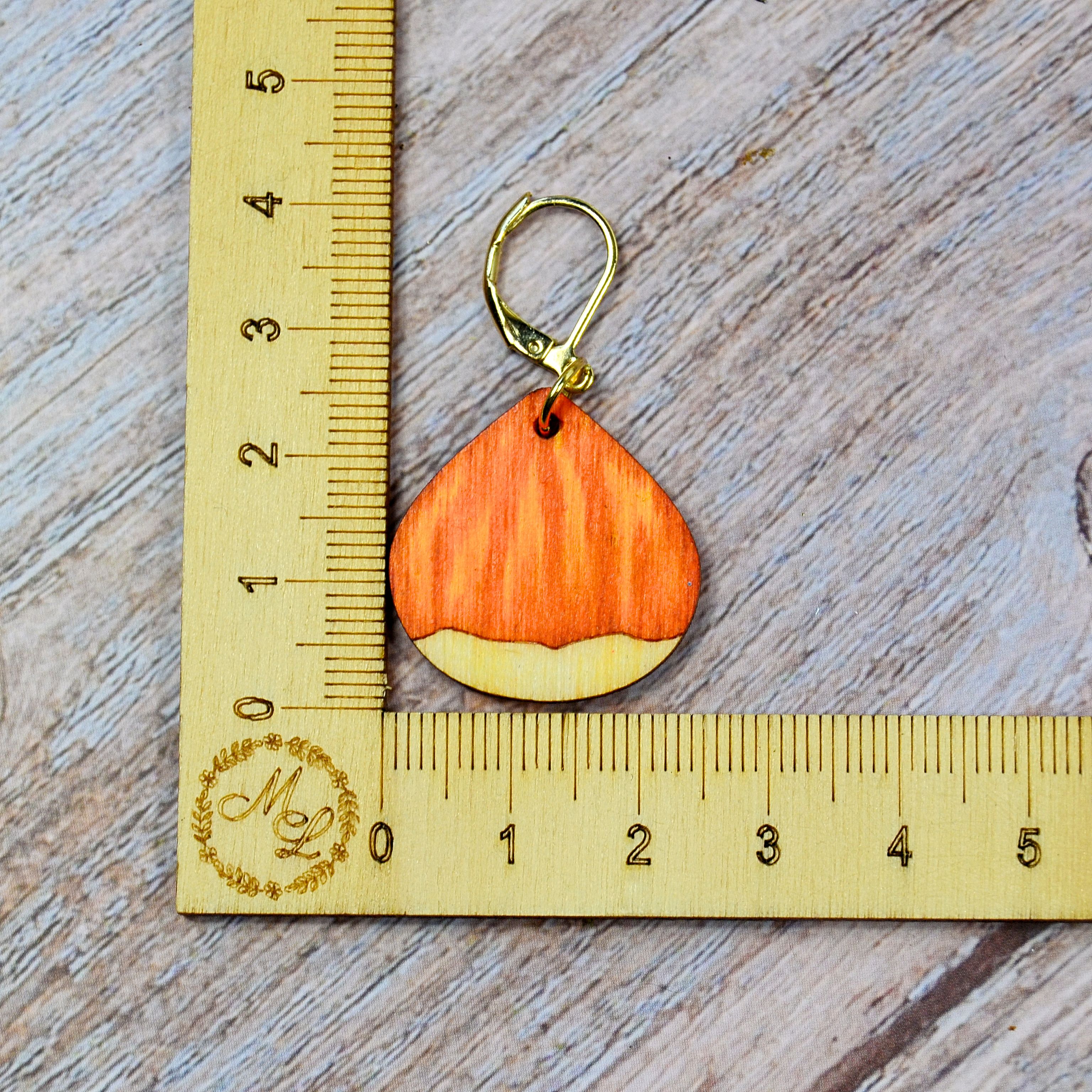 Holzmaschenmarkierer Kastanie
 an Lineal