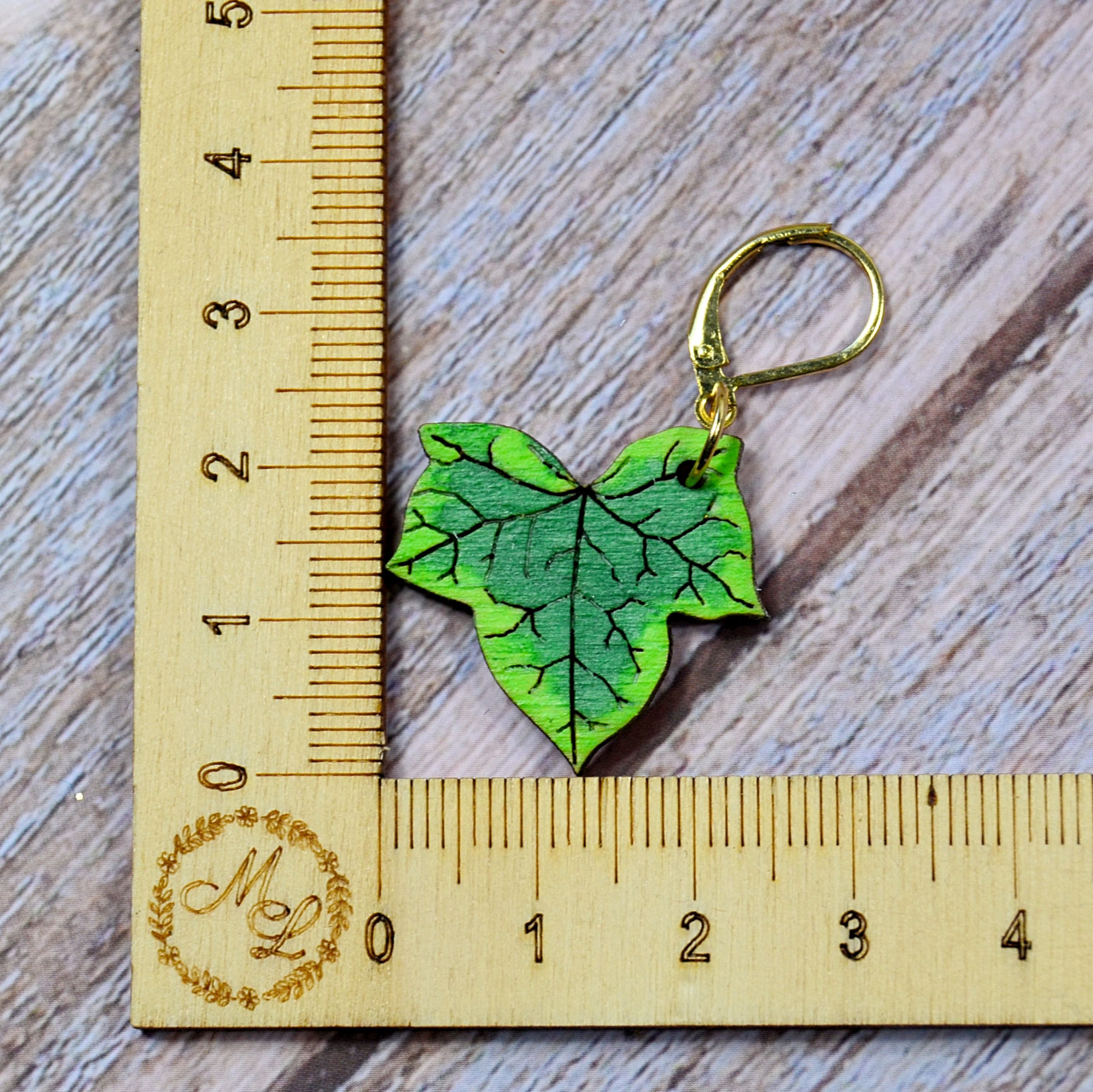 Holzmaschenmarkierer Efeu an Lineal