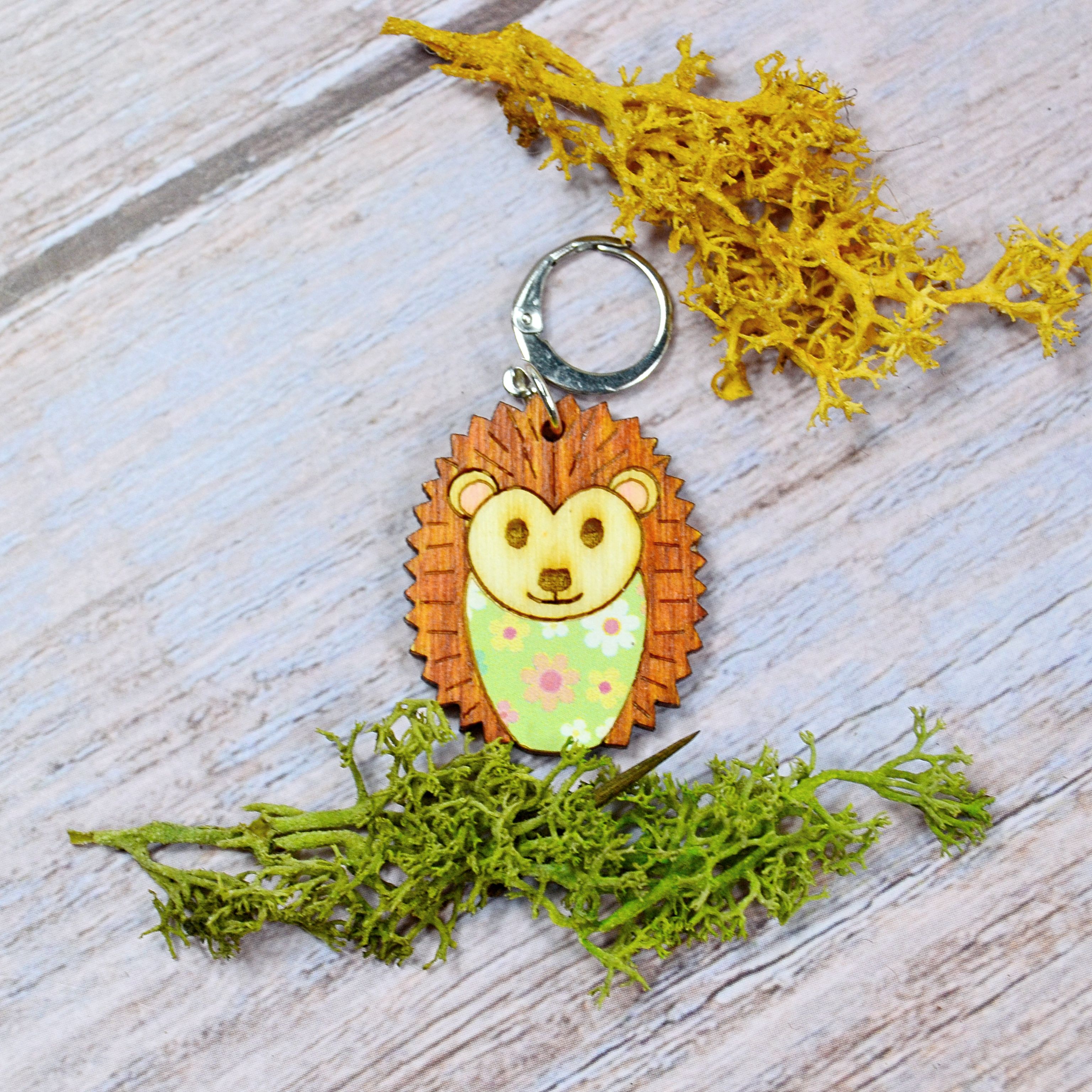 Holzmaschenmarkierer Igel mit Pulli