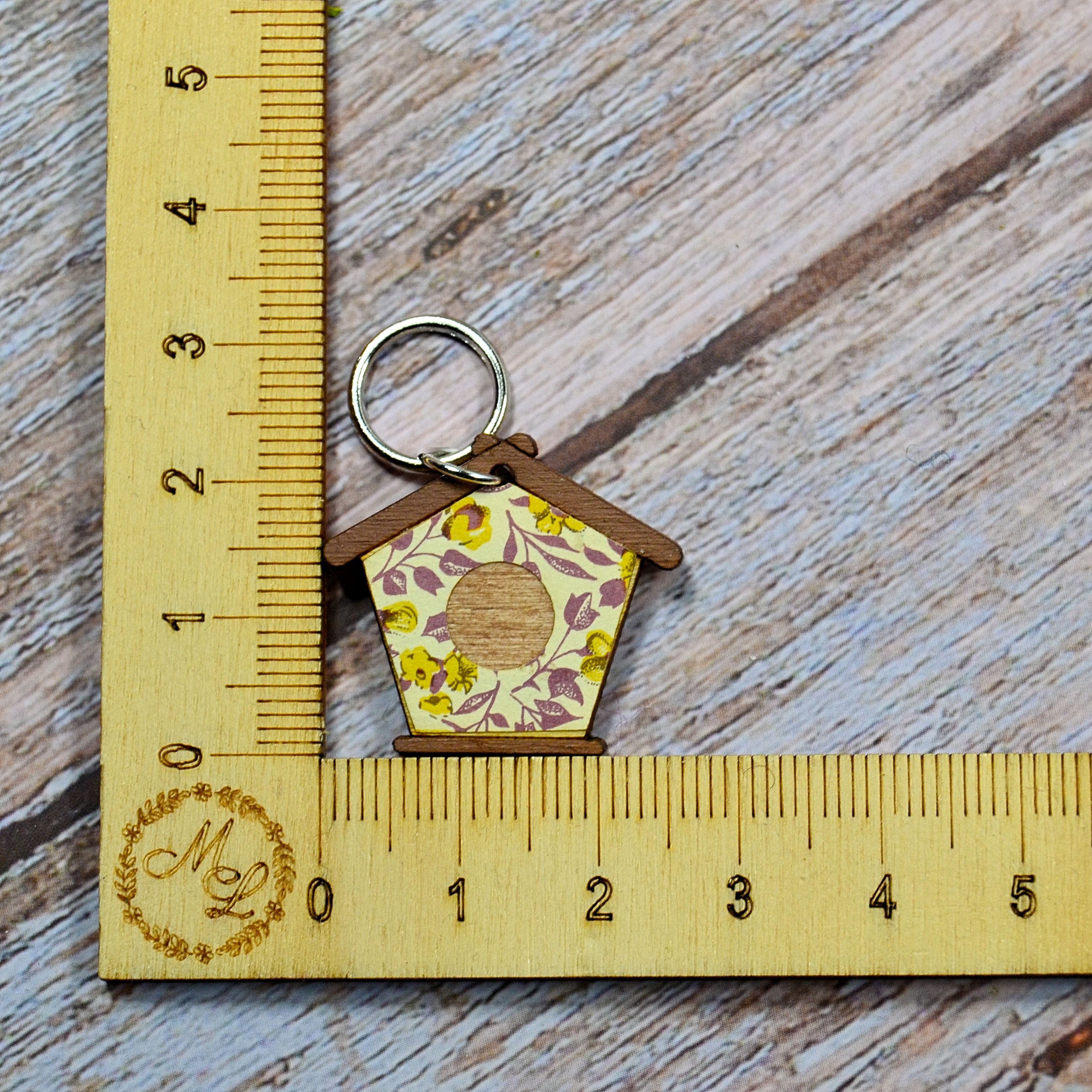 Futterhaus an Lineal