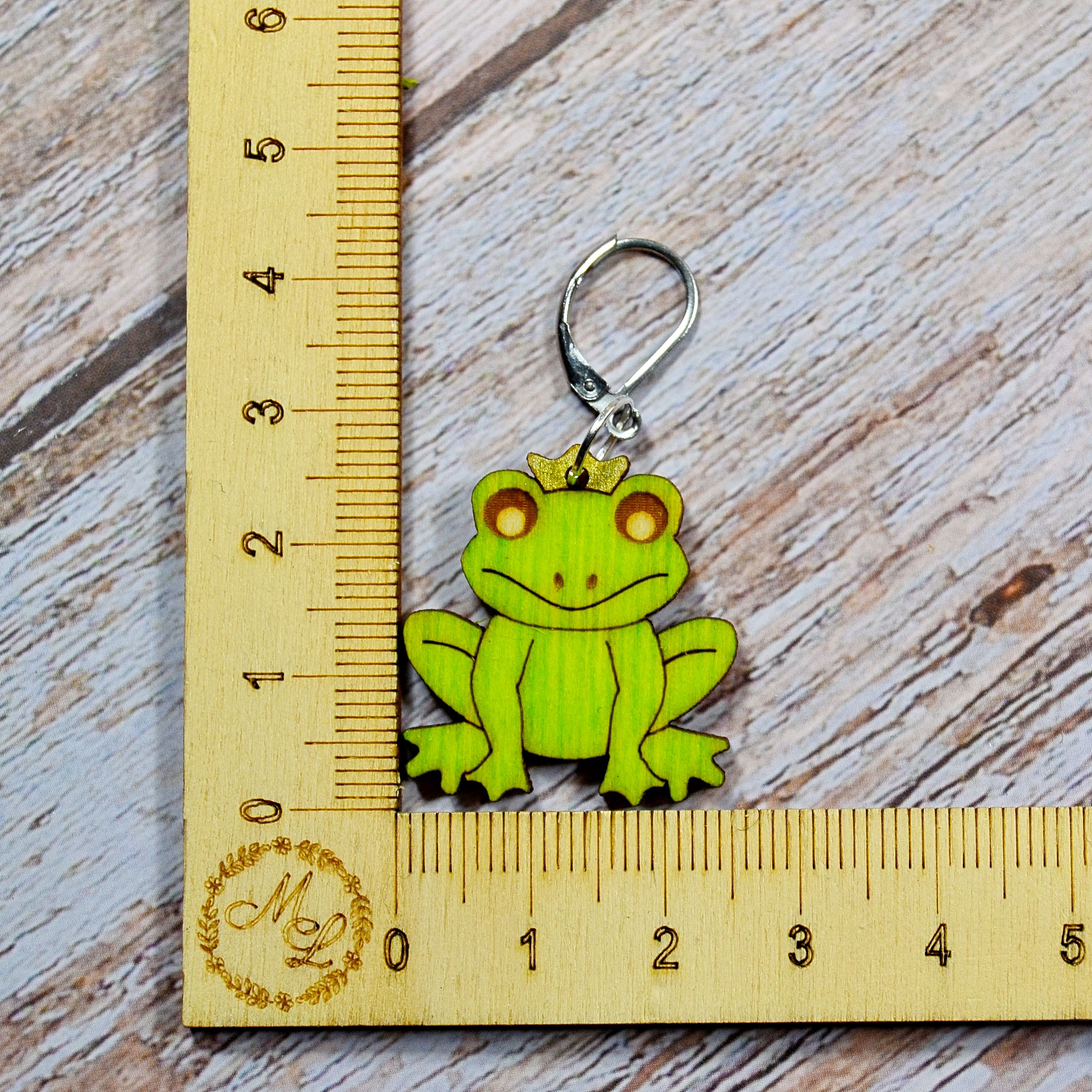 Holzmaschenmarkierer Frosch an Lineal