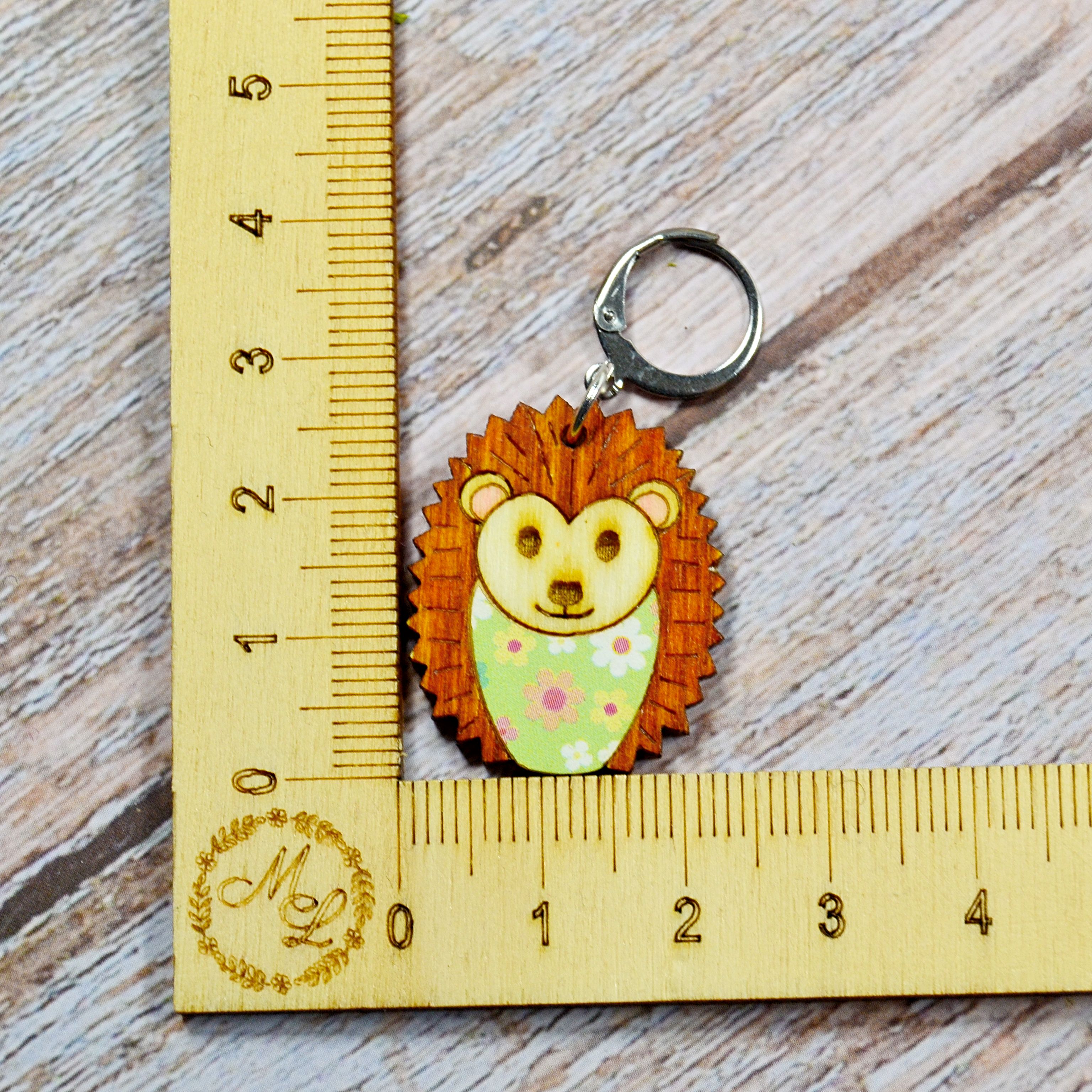 Holzmaschenmarkierer Kleiner Igel an Lineal