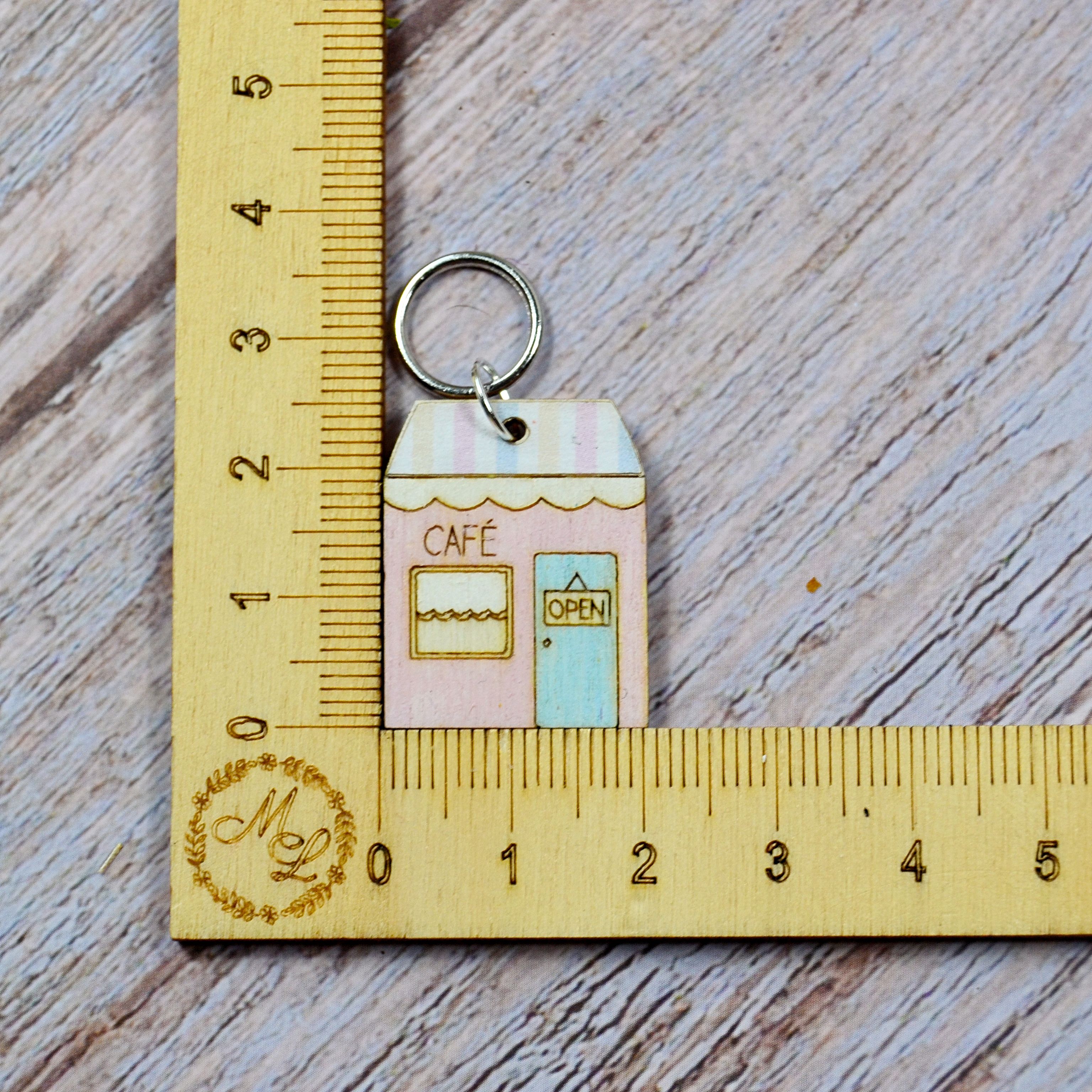 Holzmaschenmarkierer Café an Lineal