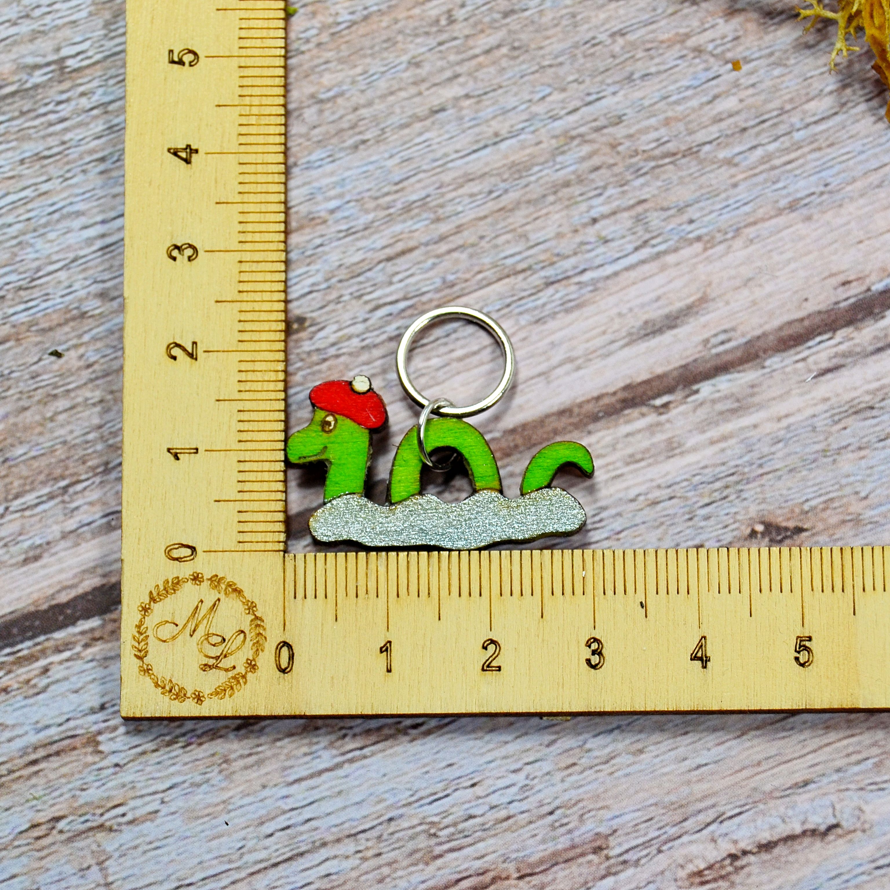 Holzmaschenmarkierer Nessie an Lineal