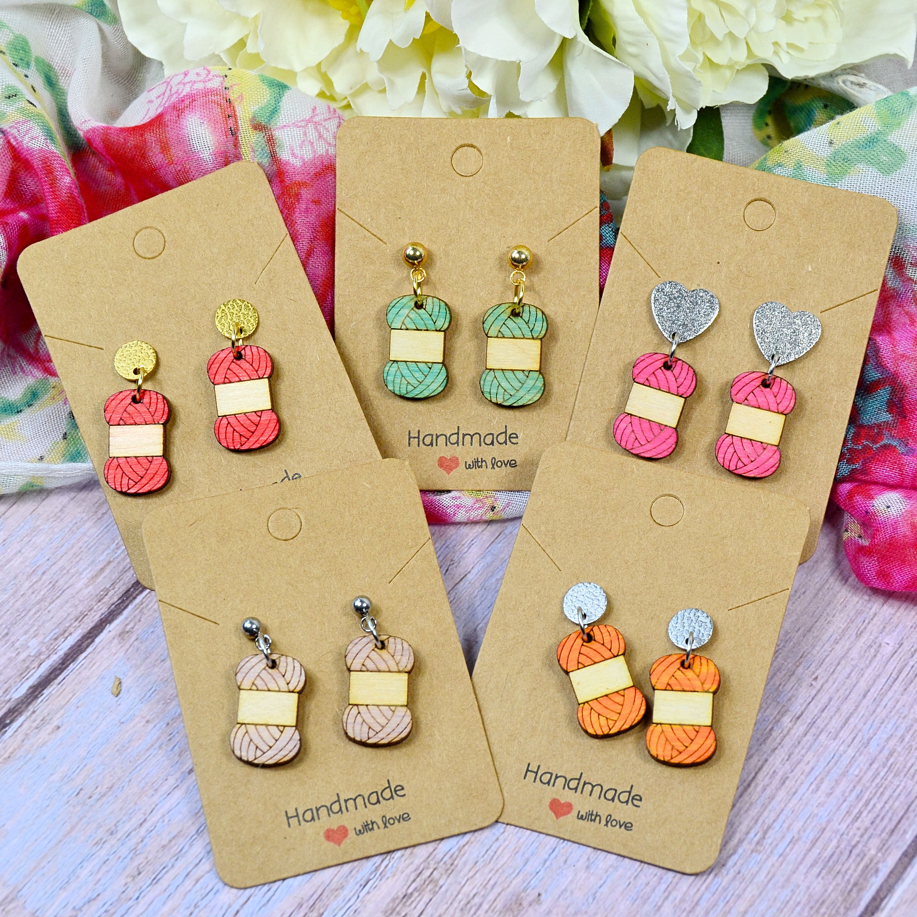 Wollknäuel Ohrstecke lang in unterschiedliche Kombinationen