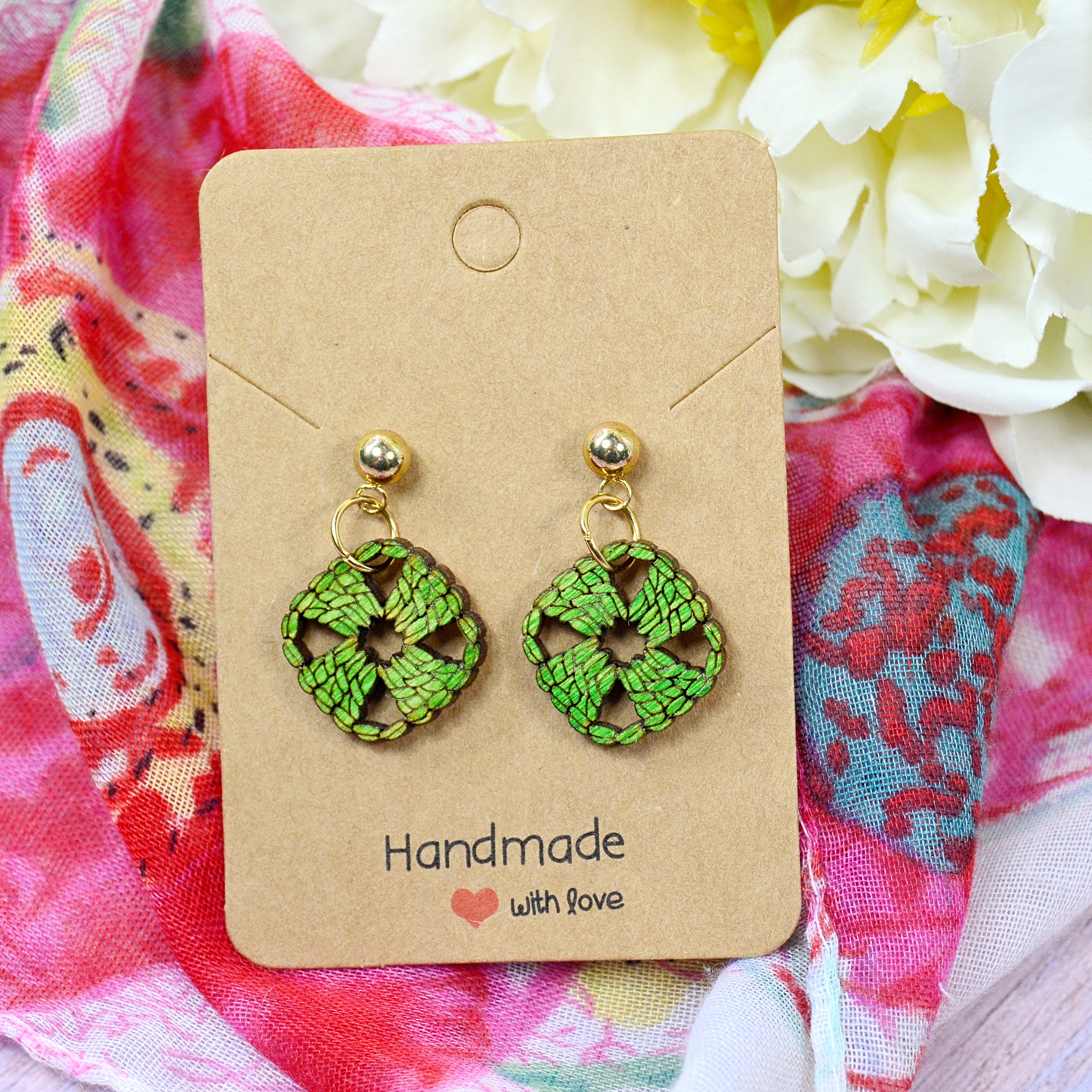 Granny Square Blattgrün an Kugel-Ohrstecker, 24K vergoldet