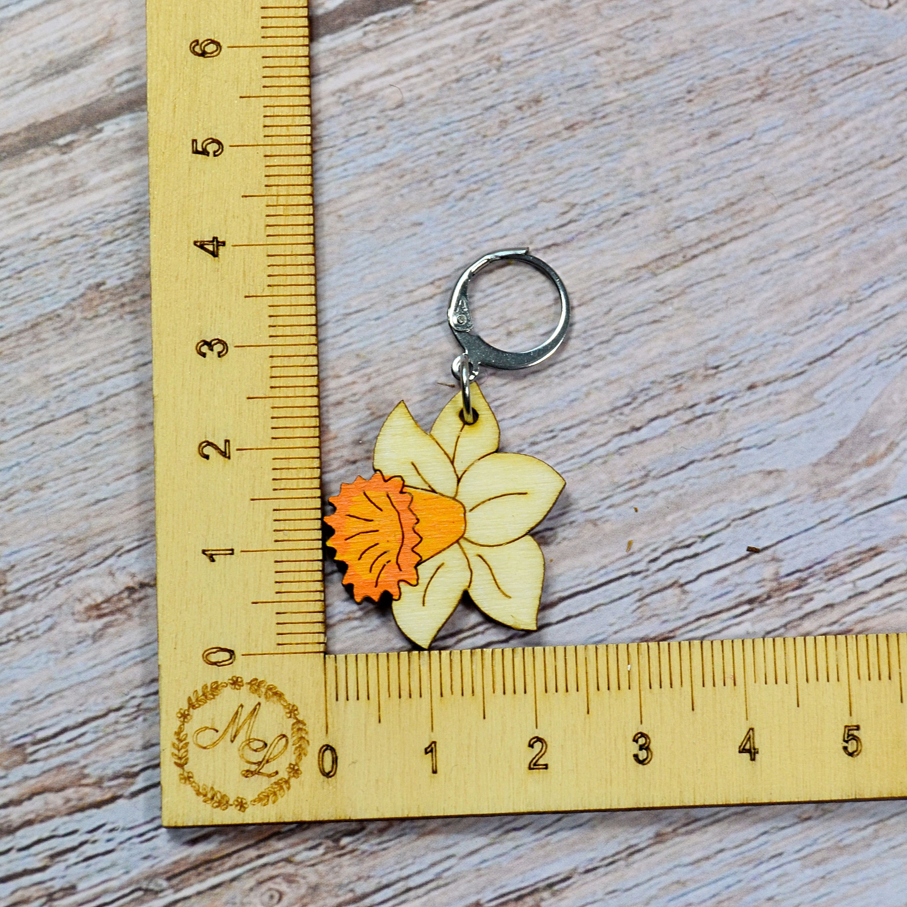 Holzmaschenmarkierer Narzisse an Lineal