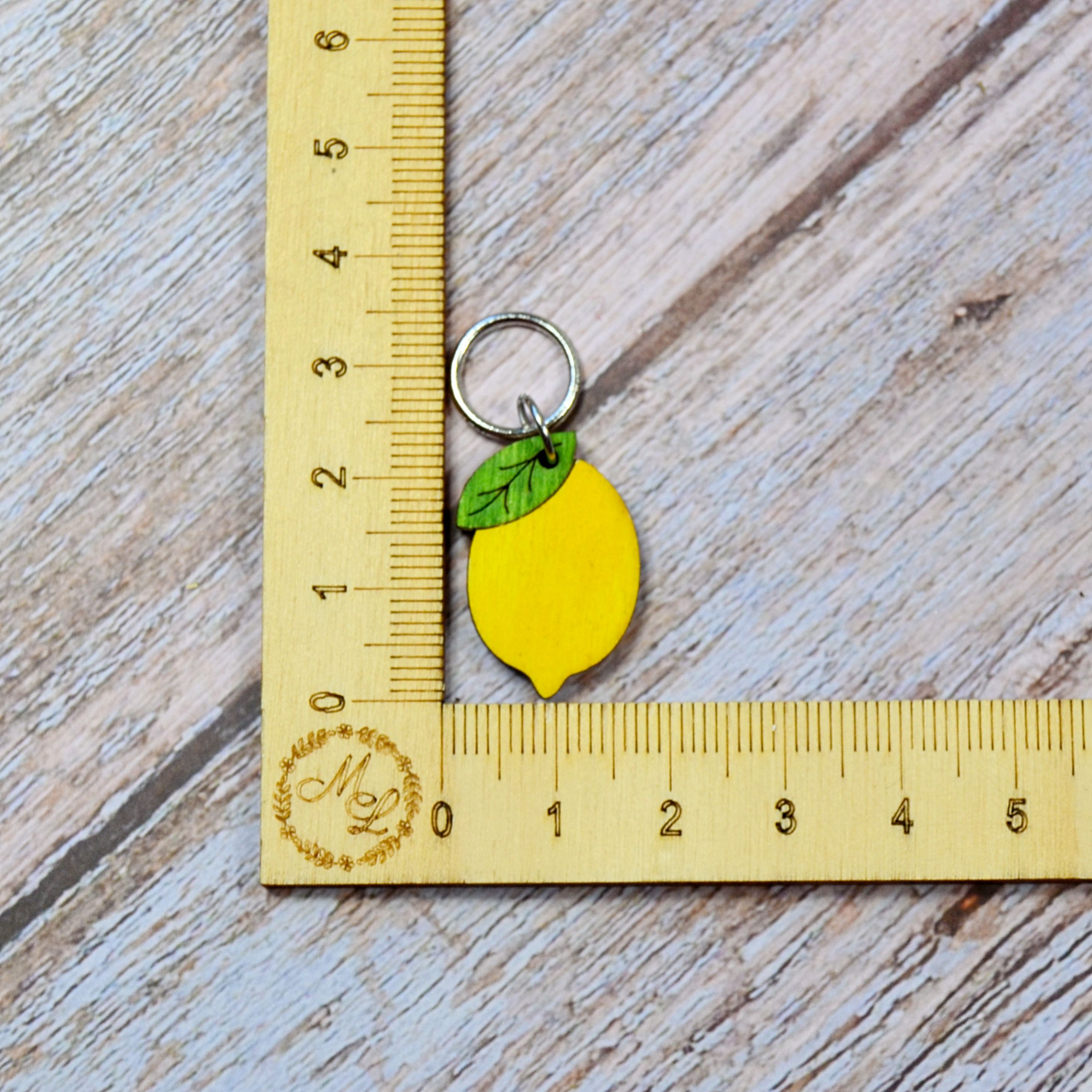 Holzmaschenmarkierer Zitrone an Lineal