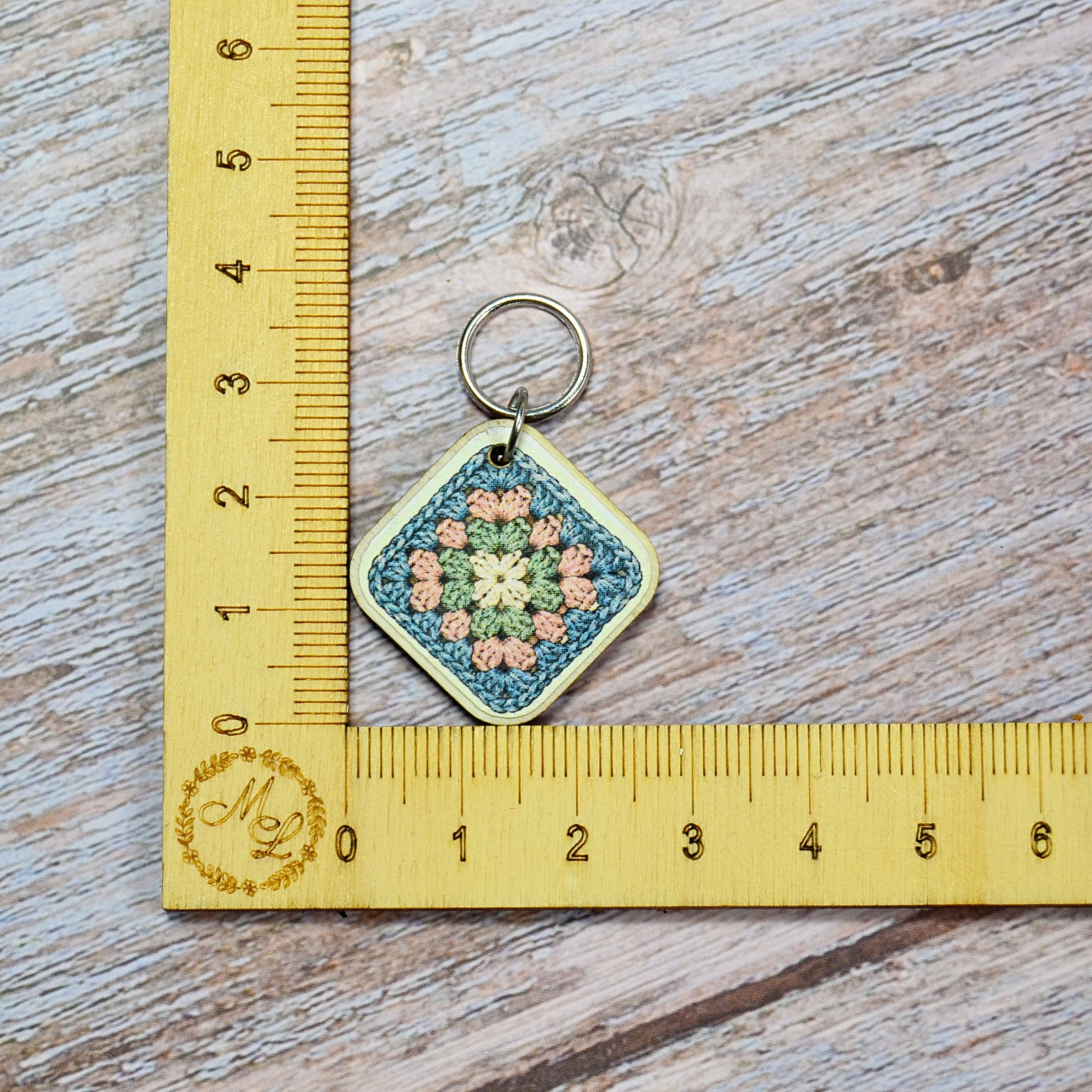 Holzmaschenmarkierer Granny Square an Lineal
